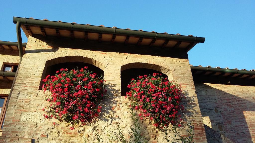 Montepulciano Stazione弗拉特里亚圣贝内代托旅馆别墅 外观 照片