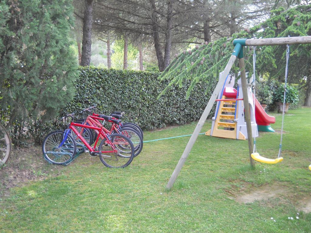 Montepulciano Stazione弗拉特里亚圣贝内代托旅馆别墅 外观 照片